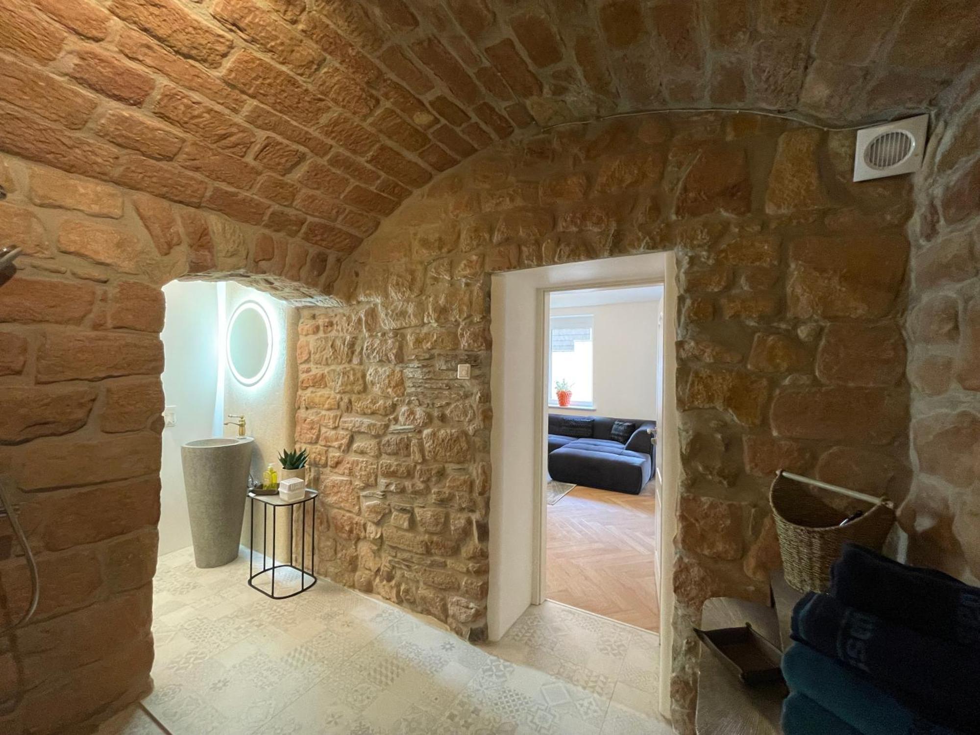Luxurioese Ferienwohnung Mit Wellness Oase Саарбург Экстерьер фото